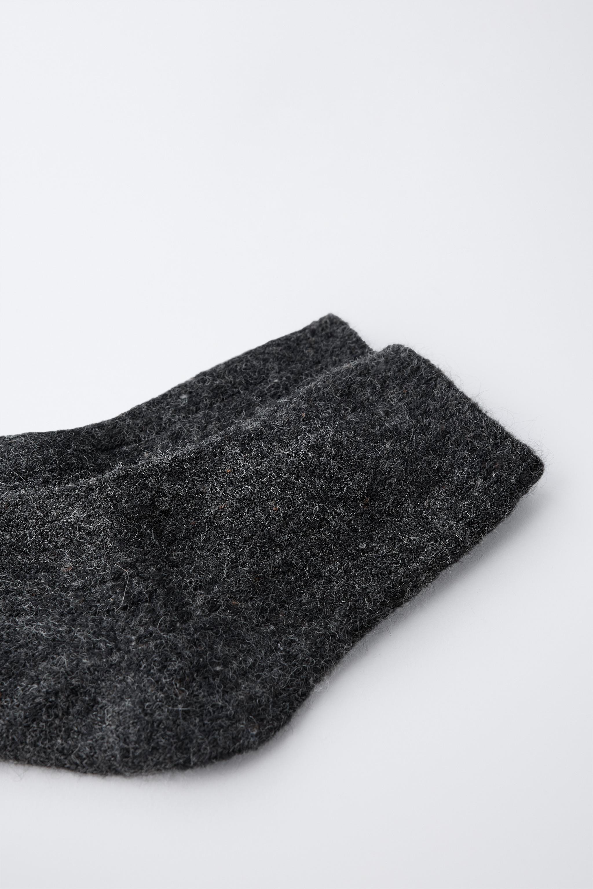 CHAUSSETTES BOUTONNÉES